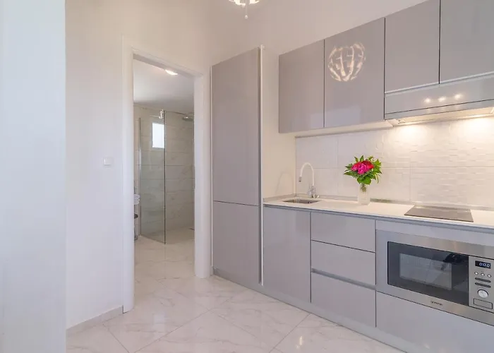 דירה Enona נין