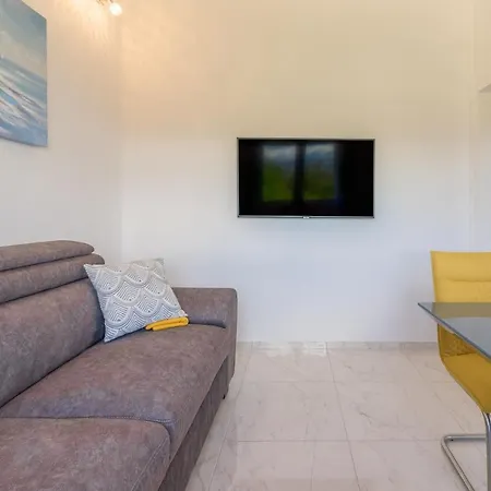 Enona Apartment