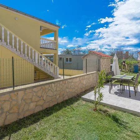 Enona Apartment *