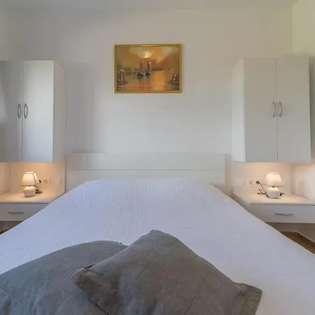 Enona Apartment